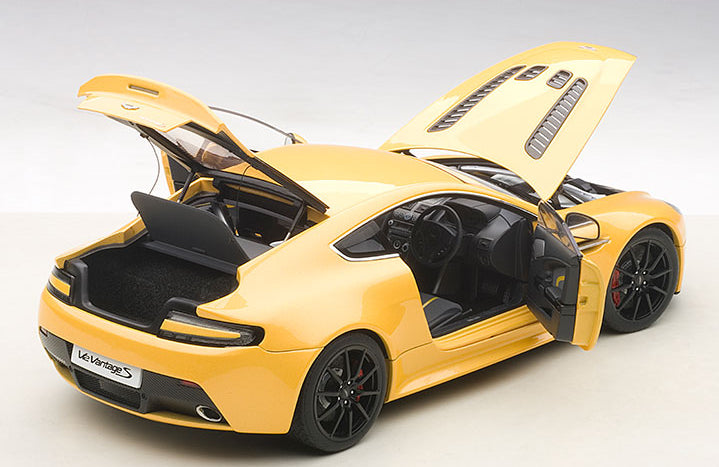 Aston Martin V12 1:18 AutoArt Licensed Diecast Car Model